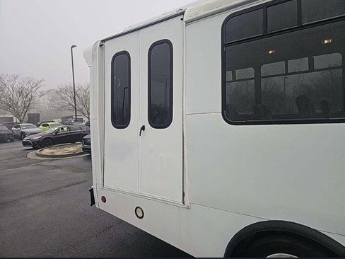 Used 2012 Ford F550 2WD Regular Cab Super Duty w/ Payload Upgrade Pkg image 7