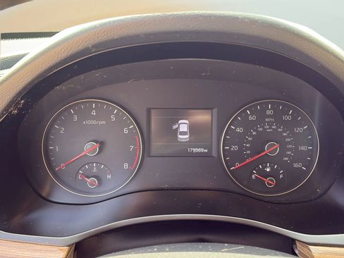 Used 2017 Kia Cadenza Premium image 25