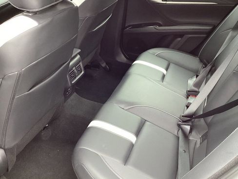 Used 2025 Toyota Camry SE image 9