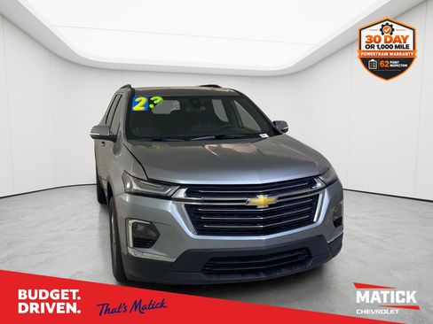 Used 2023 Chevrolet Traverse LT FWD image 1