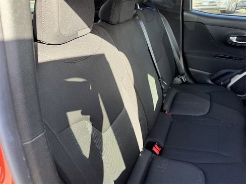 Used 2016 Jeep Renegade Latitude image 19