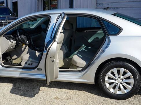 Used 2014 Volkswagen Passat 1.8T S image 11