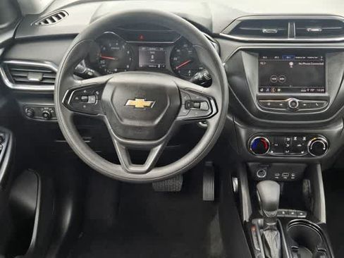 Used 2022 Chevrolet TrailBlazer LT w/ Confidence II Package FWD image 14