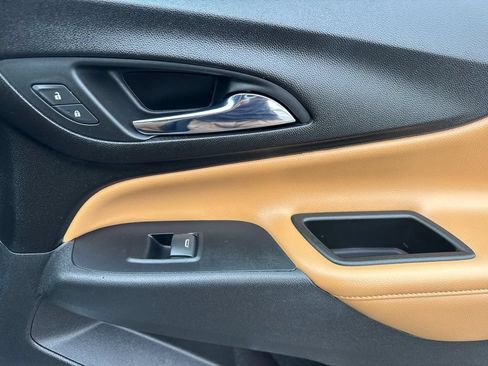 Used 2020 Chevrolet Equinox Premier w/ LPO, Floor Liner Package FWD image 19