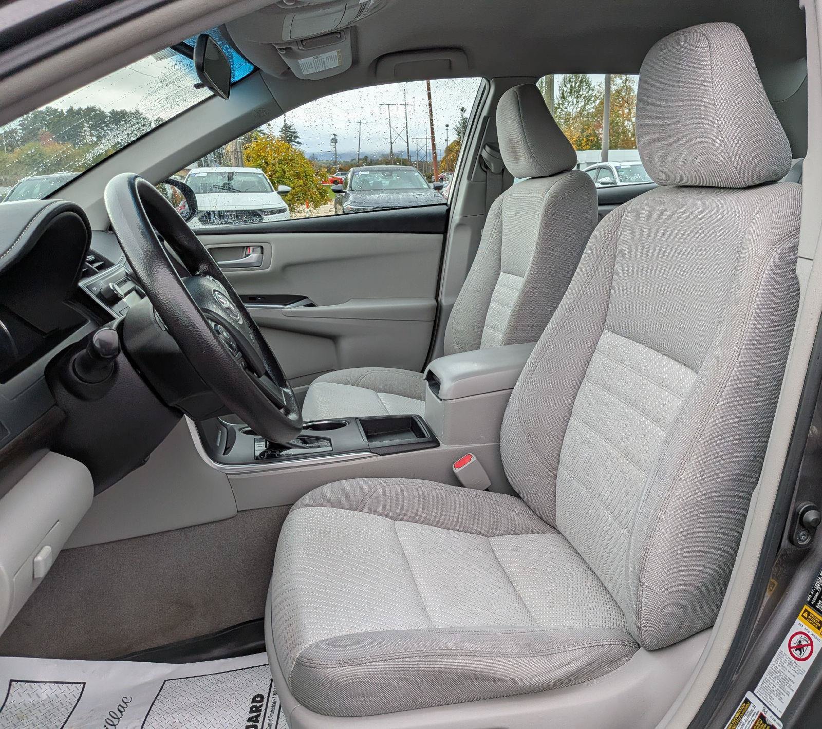 Used 2016 Toyota Camry LE FWD image 13