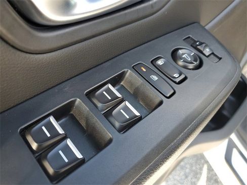 Used 2025 Honda Pilot EX-L image 9