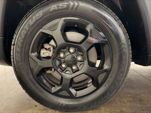 Used 2023 Jeep Compass Trailhawk image 10