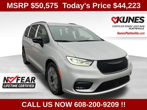 New 2026 Chrysler Pacifica Select w/ S Appearance Package image 1