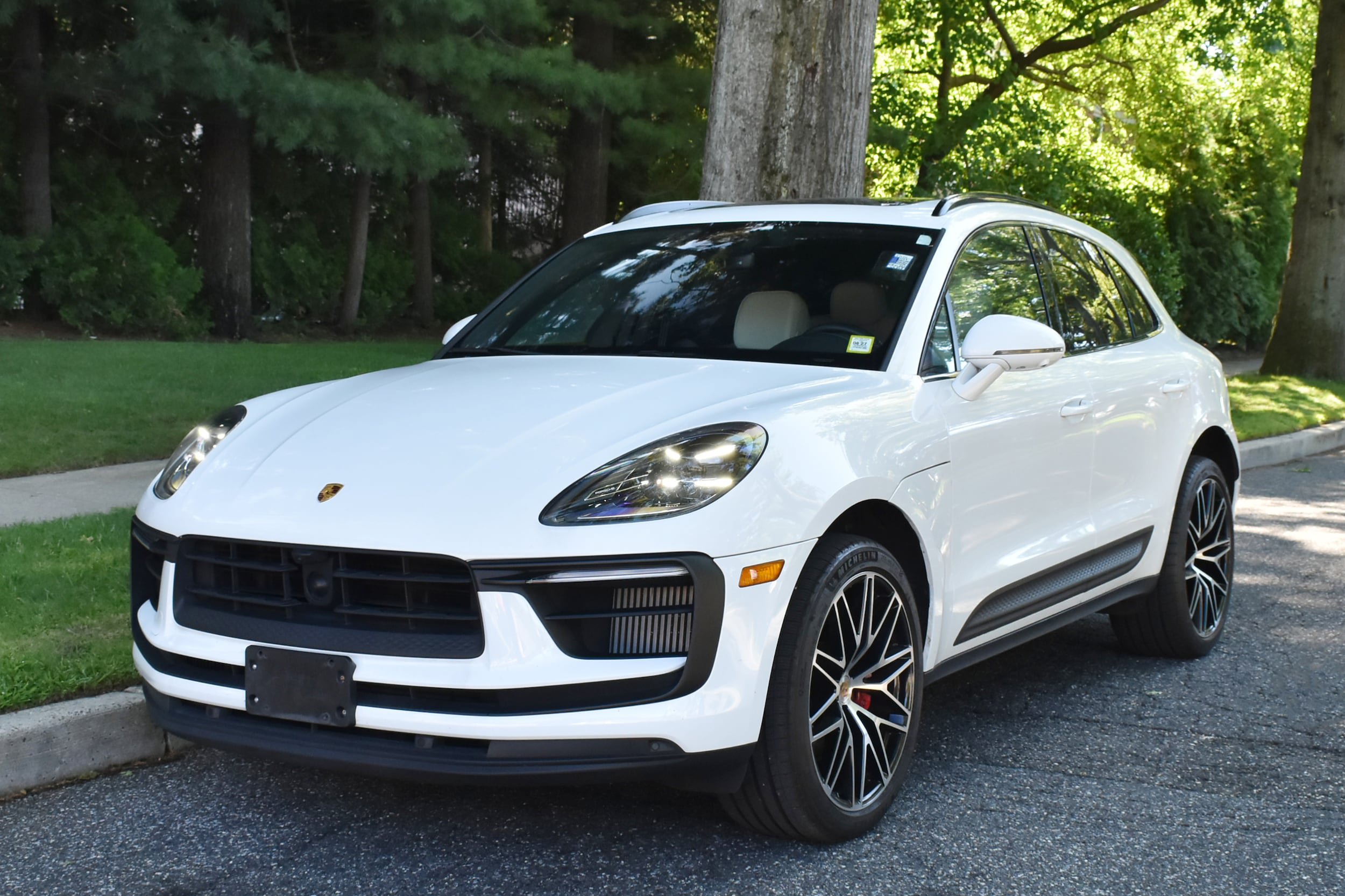 Used 2023 Porsche Macan S AWD/4WD image 2