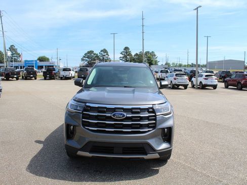 Used 2025 Ford Explorer Active w/ Active Comfort Package RWD image 6