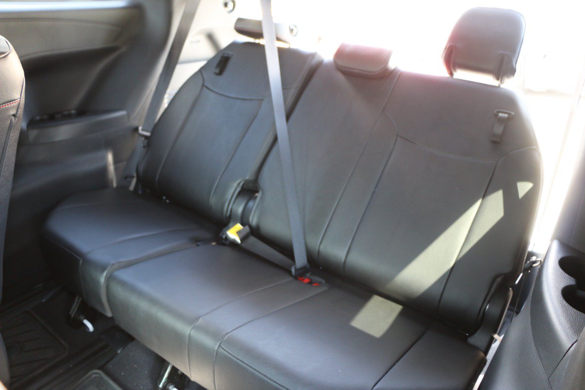 Used 2025 Toyota Sienna XSE AWD/4WD image 32