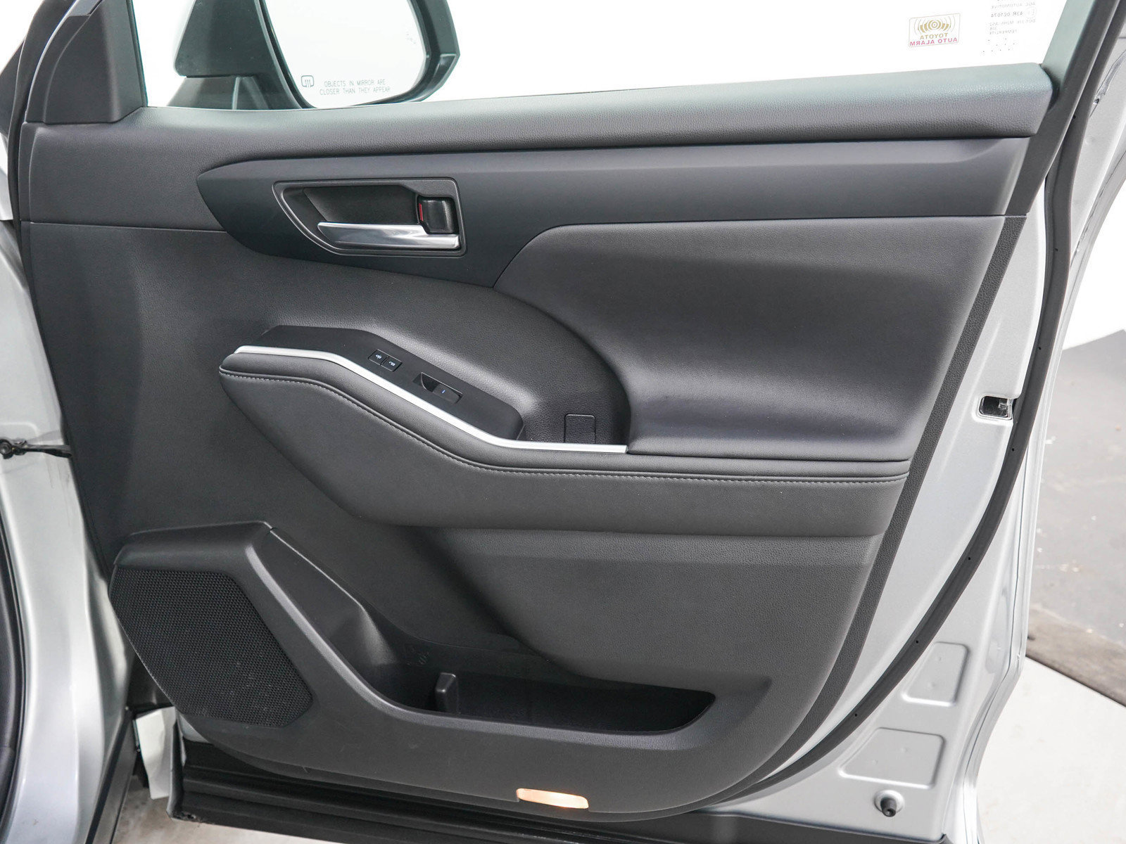 Used 2020 Toyota Highlander XLE AWD/4WD image 12