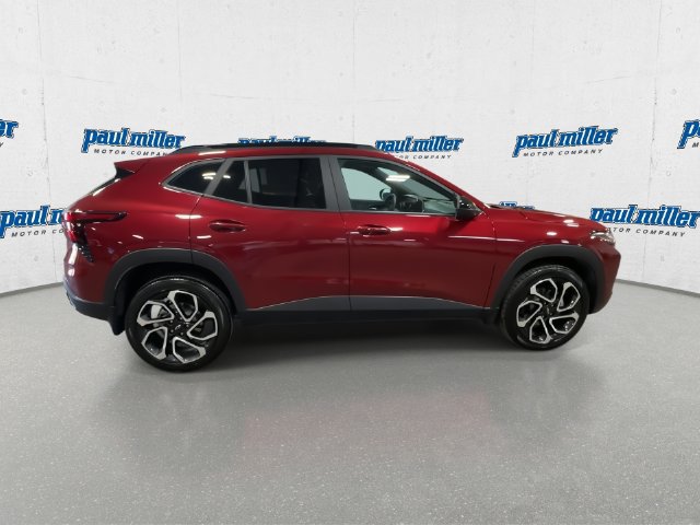 Used 2025 Chevrolet Trax RS FWD image 12