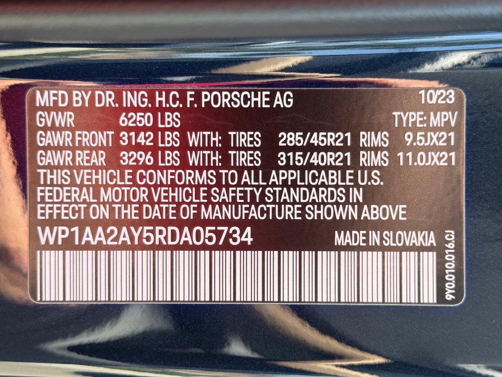 Certified 2024 Porsche Cayenne AWD/4WD image 36