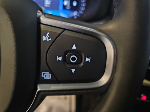 Certified 2023 Volvo XC60 B5 Core AWD/4WD image 19