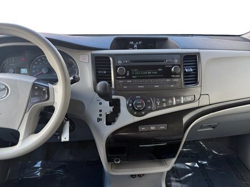 Used 2014 Toyota Sienna LE image 15