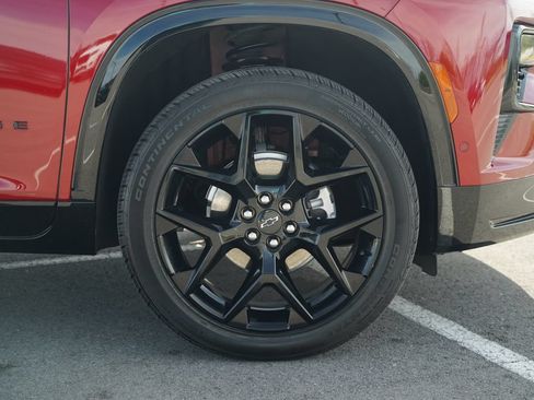 Used 2025 Chevrolet Traverse RS AWD/4WD image 43