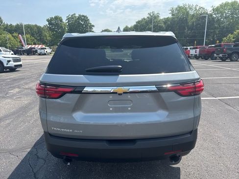Used 2023 Chevrolet Traverse LS image 4