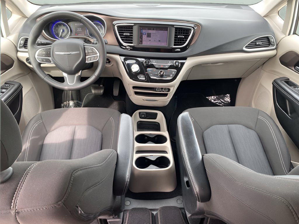 Used 2023 Chrysler Voyager LX FWD image 16