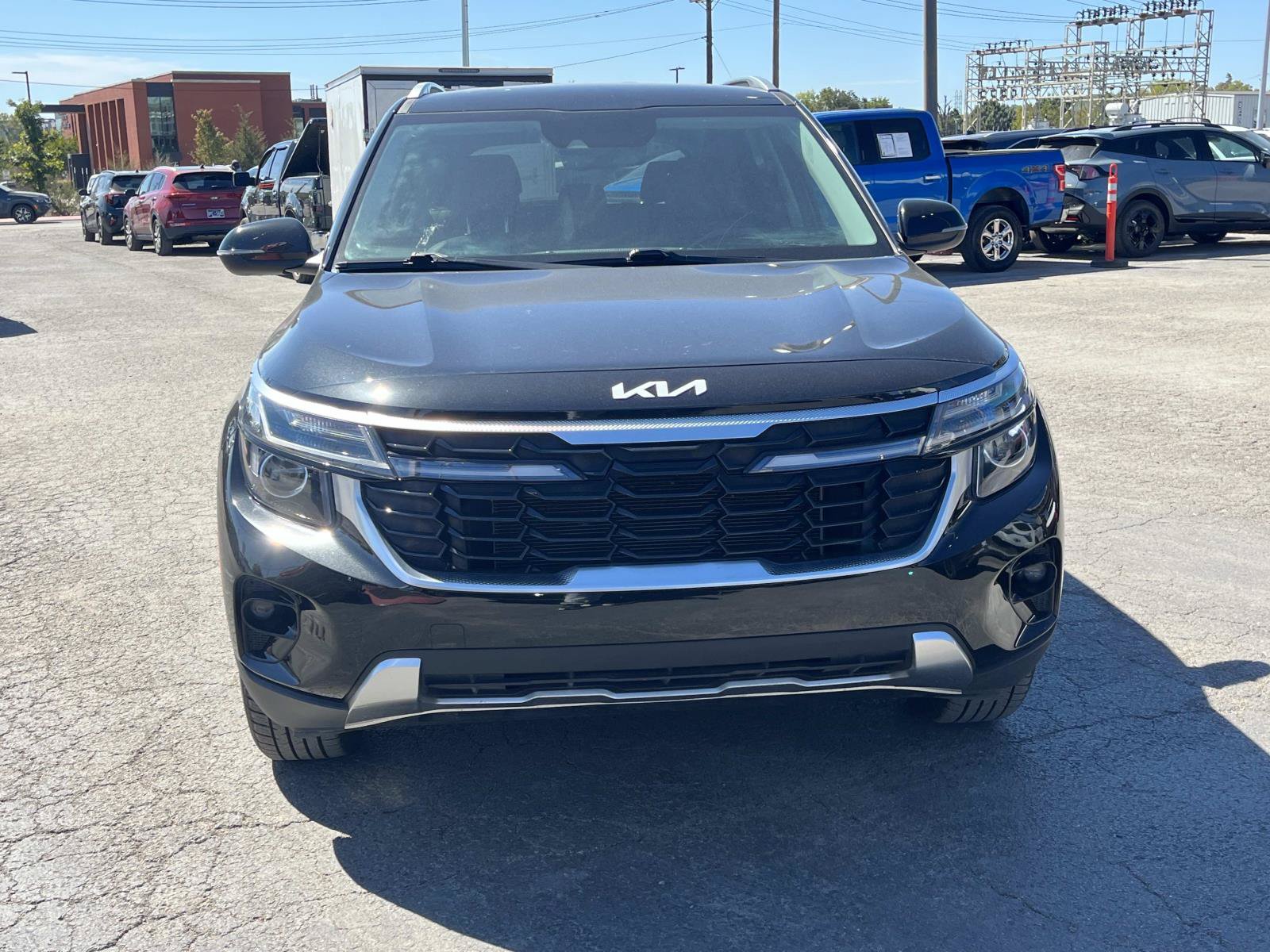 Used 2024 Kia Seltos S AWD/4WD image 2