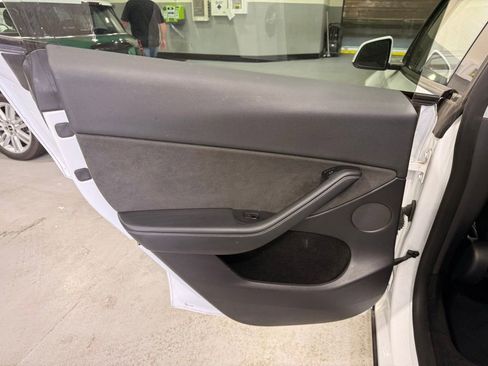 Used 2023 Tesla Model Y Long Range AWD/4WD image 17