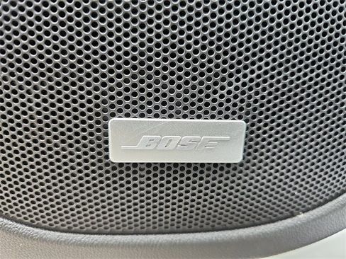 Certified 2023 GMC Acadia SLT w/ Preferred Package image 28