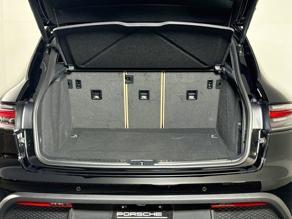 Certified 2026 Porsche Macan AWD/4WD image 25