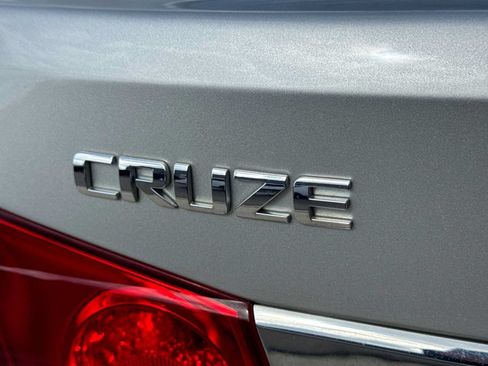 Used 2016 Chevrolet Cruze LT FWD image 12