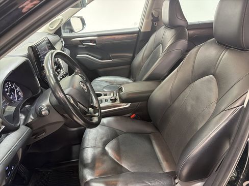 Used 2021 Toyota Highlander Limited image 11