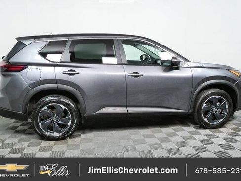 Used 2025 Nissan Rogue SV AWD/4WD image 2