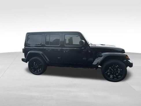 Used 2025 Jeep Wrangler Unlimited Sahara w/ Safety Group AWD/4WD image 33