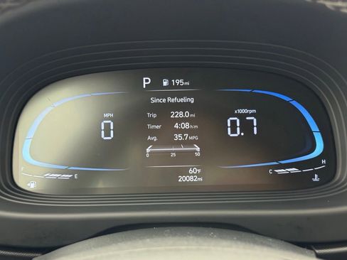 Used 2025 Hyundai Venue SEL FWD image 21