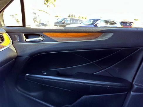 Used 2018 Lincoln MKC Reserve image 25