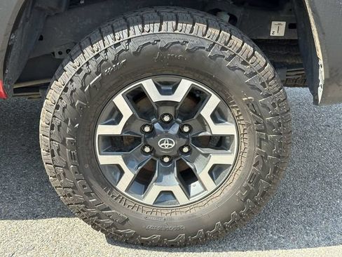 Used 2023 Toyota Tacoma TRD Off-Road w/ Technology Package AWD/4WD image 14