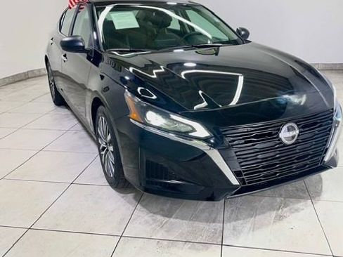 Used 2025 Nissan Altima 2.5 SV image 3