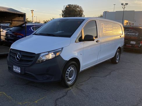 Used 2018 Mercedes-Benz Metris w/ Premium Safety Package image 2