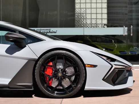 Used 2024 Lamborghini Revuelto AWD/4WD image 9