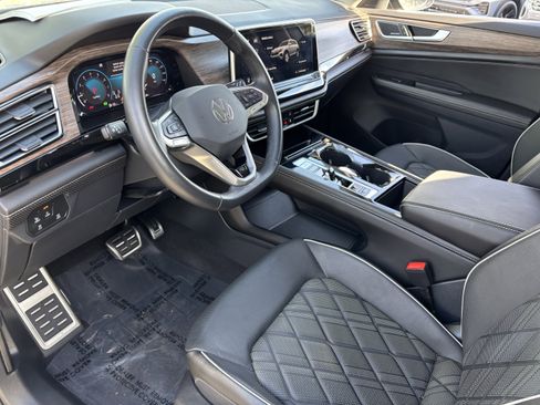 Certified 2025 Volkswagen Atlas SEL Premium R-Line image 17