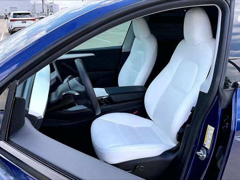 Used 2025 Tesla Model Y Long Range RWD image 7