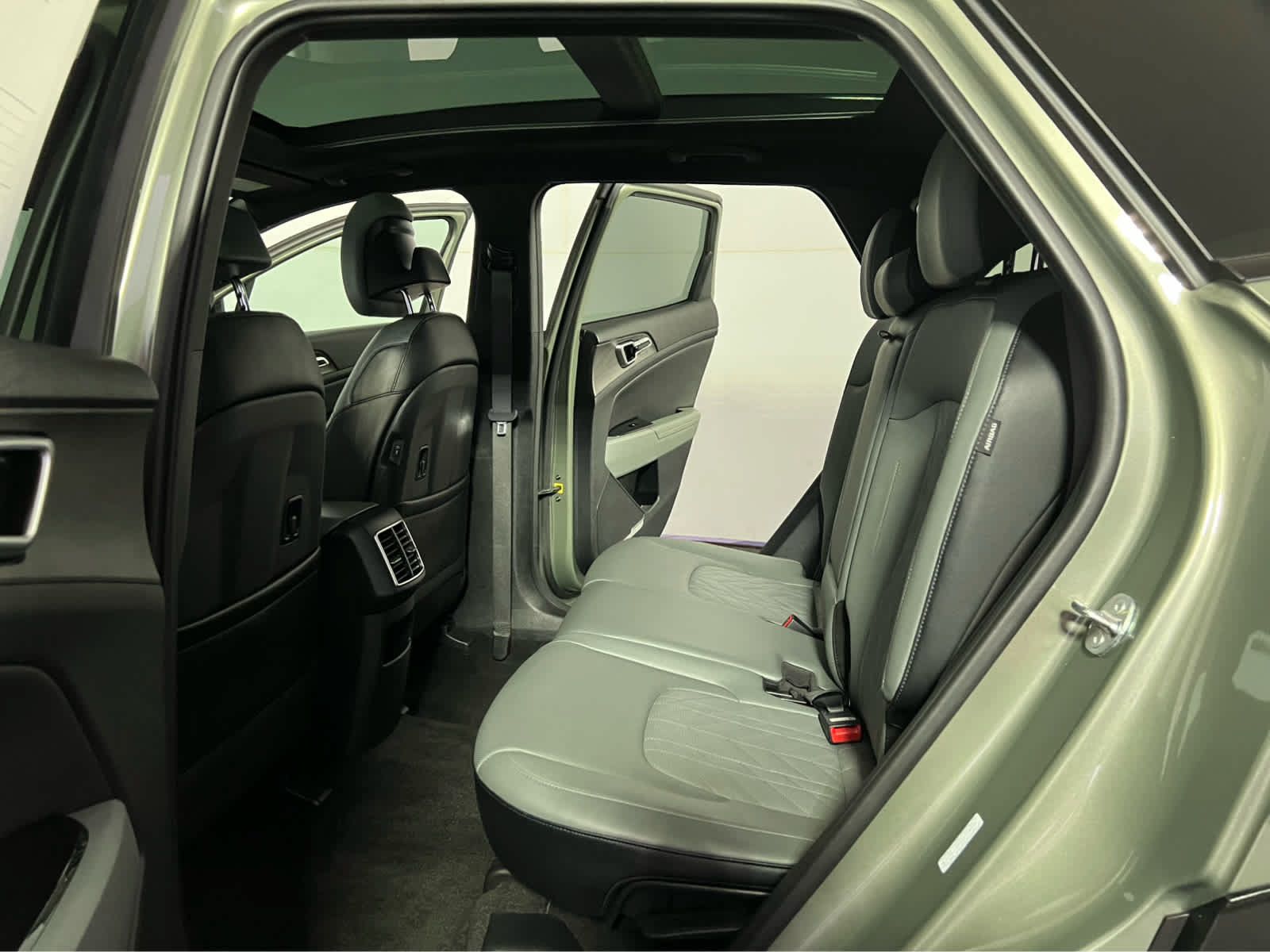 Used 2025 Kia Sportage X-Pro Prestige AWD/4WD image 24
