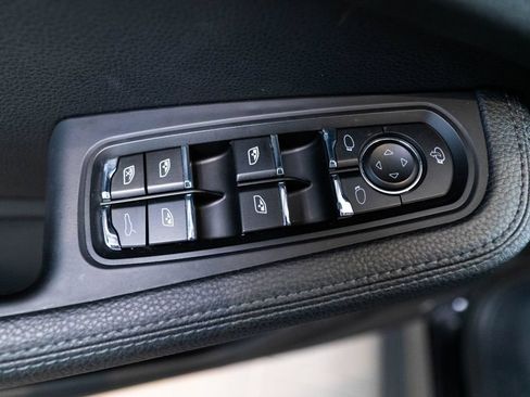 Certified 2024 Porsche Macan S AWD/4WD image 18