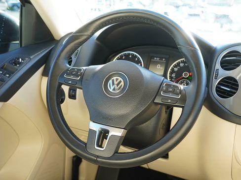 Used 2017 Volkswagen Tiguan S image 28