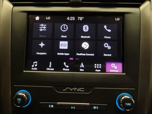 Used 2019 Ford Fusion SE FWD image 25