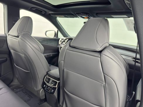 Used 2023 Lexus RX 500h F Sport image 38