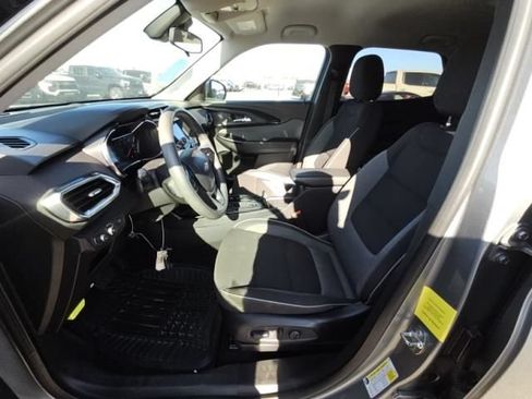 Used 2023 Chevrolet TrailBlazer LT FWD image 6
