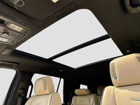 Used 2024 Cadillac Escalade Premium Luxury RWD image 29