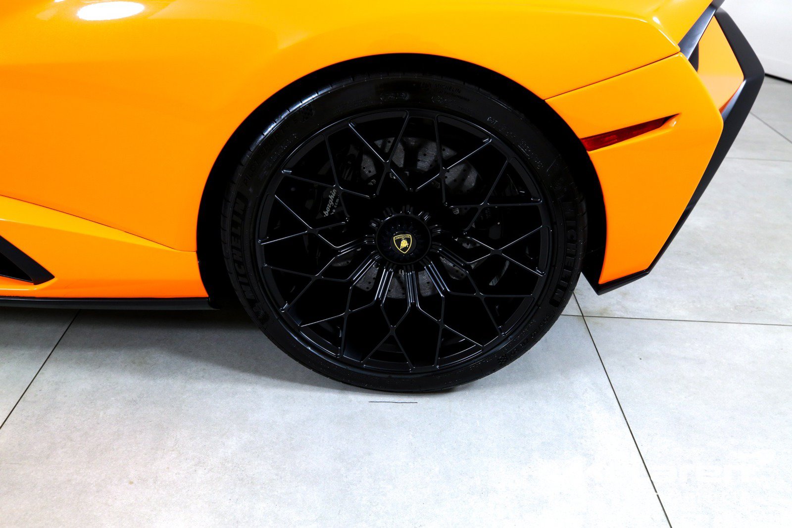 Used 2022 Lamborghini Huracan STO RWD image 25