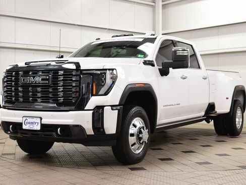 Used 2024 GMC Sierra 3500 Denali Ultimate image 3