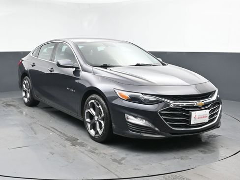 Used 2023 Chevrolet Malibu LT image 2