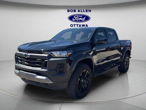 Used 2024 Chevrolet Colorado Trail Boss w/ Advanced Trailering Package AWD/4WD image 9